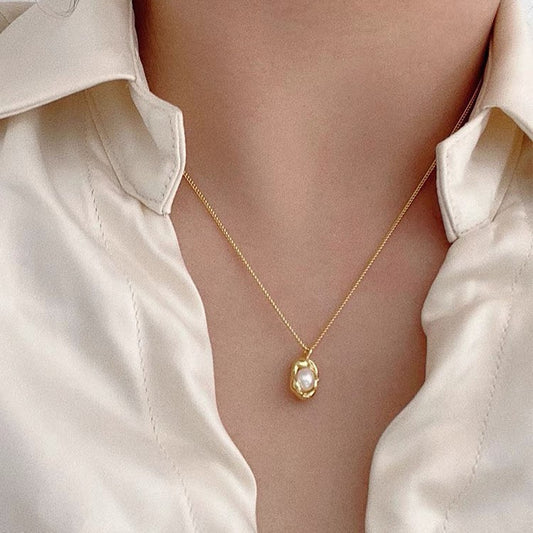 She’s Pearl Elegant Minimalist Necklace